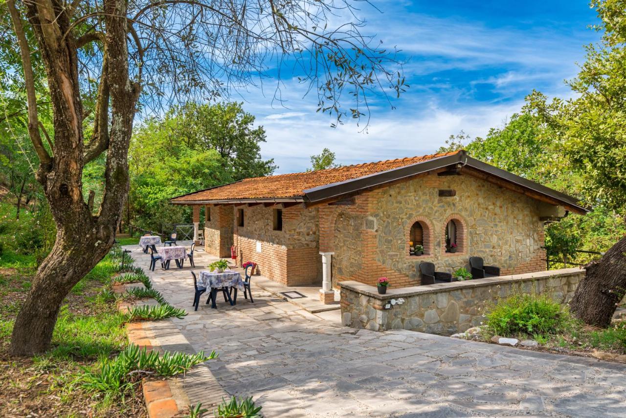 Ippotur Medieval Resort Castelnuovo Magra Dış mekan fotoğraf