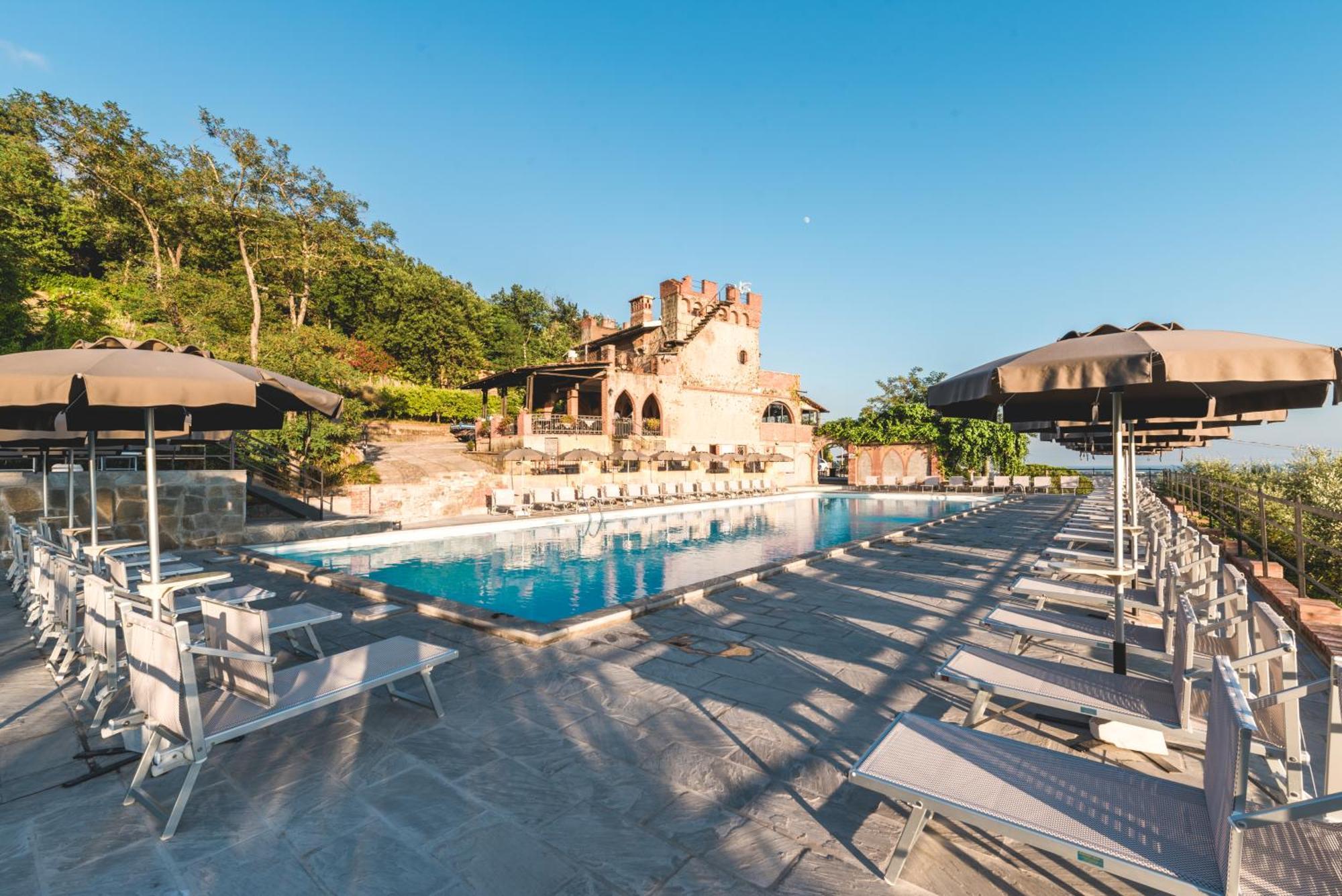 Ippotur Medieval Resort Castelnuovo Magra Dış mekan fotoğraf